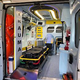Grave incidente sulla SR56: scontro frontale tra due auto, un ferito in condizioni critiche