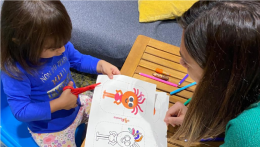 L’App che supporta i genitori nel promuovere lo sviluppo del linguaggio dei bambini tra i 24 e i 36 mesi durante le attività in famiglia