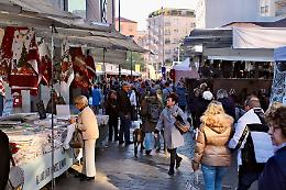 Accoltellamento al mercato di Mestre: il coraggio di un venditore e la solidarietà tra colleghi



