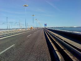 Chioggia, si schianta contro il ponte translagunare: è grave