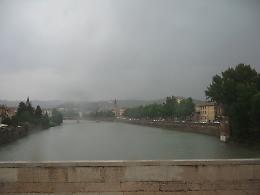 Verona in allerta per la piena dell’Adige: rischio esondazione nelle prossime ore