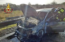 Auto in fiamme a Ponte di Piave