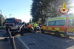 Godega di Sant’Urbano, auto finisce rovesciata: un ferito