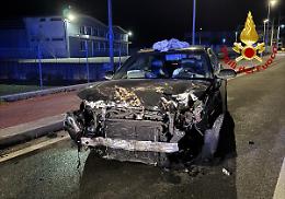 Incidente a Lugo di Vicenza: auto contro i contatori del gas, nessun ferito