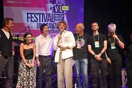 Al via la 28ª edizione di Voci per la Libertà – Una canzone per Amnesty: aperte le candidature per emergenti e big della musica