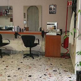 Scoperto salone per acconciature ed estetista abusivo a Jesolo: intervento della Guardia di Finanza
