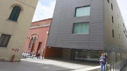 Ingresso del Tribunale di Venezia tra degrado e incuria: cittadini e lavoratori chiedono interventi immediati