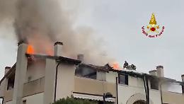 Bassano del Grappa: incendio al tetto di un condominio, danneggiati due appartamenti