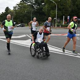 Claudio Palmulli alla mezza maratona Giulietta e Romeo: un trionfo di coraggio nonostante l’imprevisto