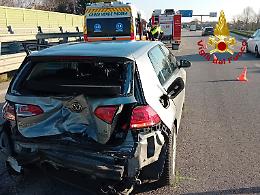 Doppio tamponamento in via Primo Maggio a Padova: due feriti