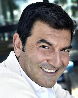 Padova, Max Giusti porta il suo show 'Bollicine' al Geox  per la Festa della Donna