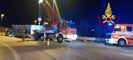 Incidente a Godega di Sant'Urbano, camion perde il cassone: traffico paralizzato 