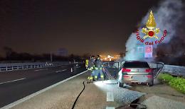Venezia, auto in fiamme sull'A57: intervento dei Vigili del Fuoco
