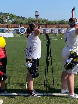 Gli Arcieri di Stigliano di Santa Maria di Sala si godono la loro campionessa, Caterina Gallo