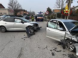 Camposampiero, scontro tra due auto: due feriti