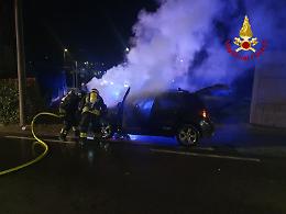 Auto in fiamme a Zugliano: intervento dei Vigili del Fuoco 