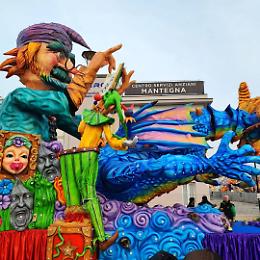 Campodarsego (PD): Carnevale in notturna, una festa di luci e colori
