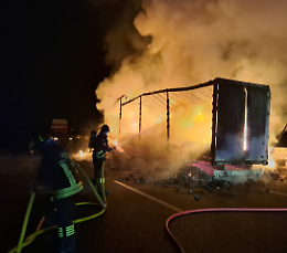 Incendio in A4, camion in fiamme: traffico paralizzato
