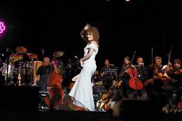 Fiorella Mannoia in concerto ad Asiago, uno spettacolo in grande stile con orchestra sinfonica