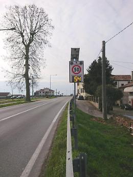 Cartura. Rilevatore di velocità e barre ottiche sul ponte di Cagnola