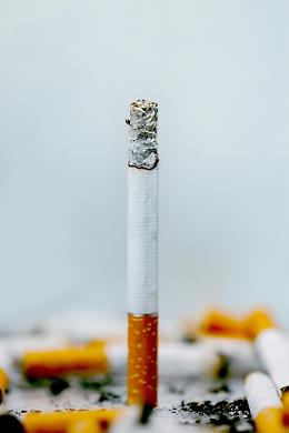 Ogni sigaretta costa 20 minuti di vita: l'allarme degli esperti 
