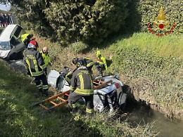 Incidente stradale a Trebaseleghe (PD): due auto nel fossato, tre feriti