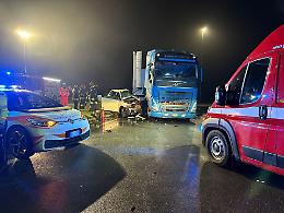 Frontale a Valliera, camion contro auto: un ferito gravissimo 

