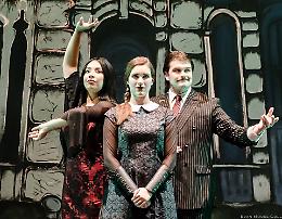 Cortina, la Famiglia Addams torna in scena: risate e mistero all’Alexander Girardi Hall