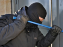 Nanto, imprenditore sventa furto ma finisce denunciato: aveva un'arma non in regola