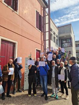Cadoneghe. Sit-in contro il caro bollette dei rifiuti
