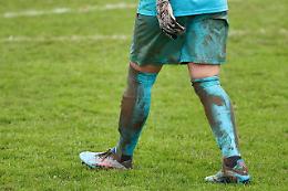 Violenza in campo, calciatore del Nativitas aggredisce l'arbitro con una testata: quattro anni di squalifica