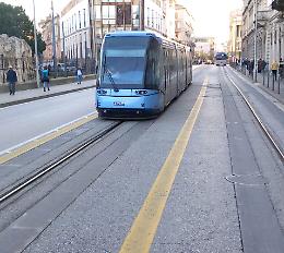 Padova, tram nel caos: rissa e spray urticante, sei giovani denunciati