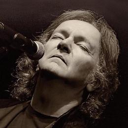 Red Canzian: un ritorno emozionante a Quinto con “Centoparole per raccontare una vita”

