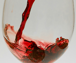 Anche il vino sa di PFAS: contaminazione record nei calici italiani