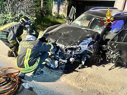Rosà, auto contro il muro di un’abitazione: ferito il conducente