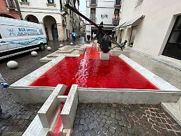 Vicenza, sangue finto nella Fontana dei Bambini: identificato il responsabile