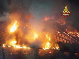 Chiampo, incendio nella notte: distrutta una baita 