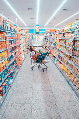 Porto Viro si rinnova: aperto il nuovo Maxì, il supermercato che cambia volto alla città
