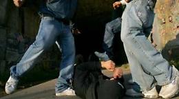 Rissa tra minorenni in Piazza dei Signori: agenti feriti e tensioni crescenti