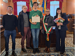 "Una lingua che abbatte le barriere": Schio premia il 21enne Lorenzo Zanella per il suo impegno nella diffusione dell'Esperanto