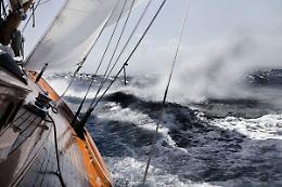 Barca a vela in avaria soccorsa al largo di Venezia