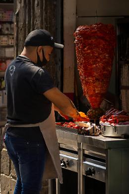 Treviso, nuova aggressione al titolare dell'Istanbul Kebap: preso a calci anche il figlio