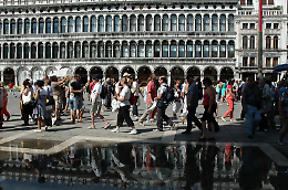 Feste e ponti riducono i giorni lavorativi: nel 2025 sfumano 12 miliardi di Pil