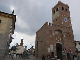 Noale. Multe a raffica in piazza Castello: opposizione all'attacco per l'assenza di segnaletica chiara