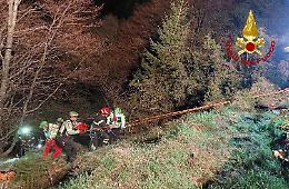Motociclista precipita in un burrone a Pieve del Grappa, salvo per miracolo