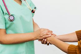 Tumore ovarico, una settimana per prevenirlo: l’Ulss 1 Dolomiti lancia incontri, laboratori e consulenze