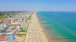 Jesolo, dramma in spiaggia: 14enne si ferisce gravemente alla schiena durante un gioco