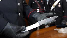 Ai domiciliari ma gira per strada con un coltello, arrestato e trasferito in carcere