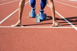 Bibione incorona John Maina Ndirangu: il keniano domina la 10 km del Faro con un tempo da record