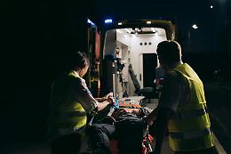 Vicenza, auto si ribalta in viale Trieste: feriti due anziani